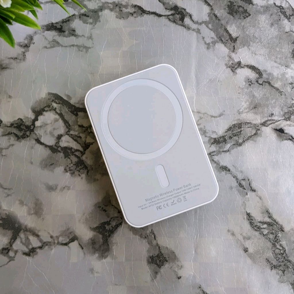 10000mAh MagSafe Wireless Charger UAE – Strong Magnetic Grip for iPhone 12–15