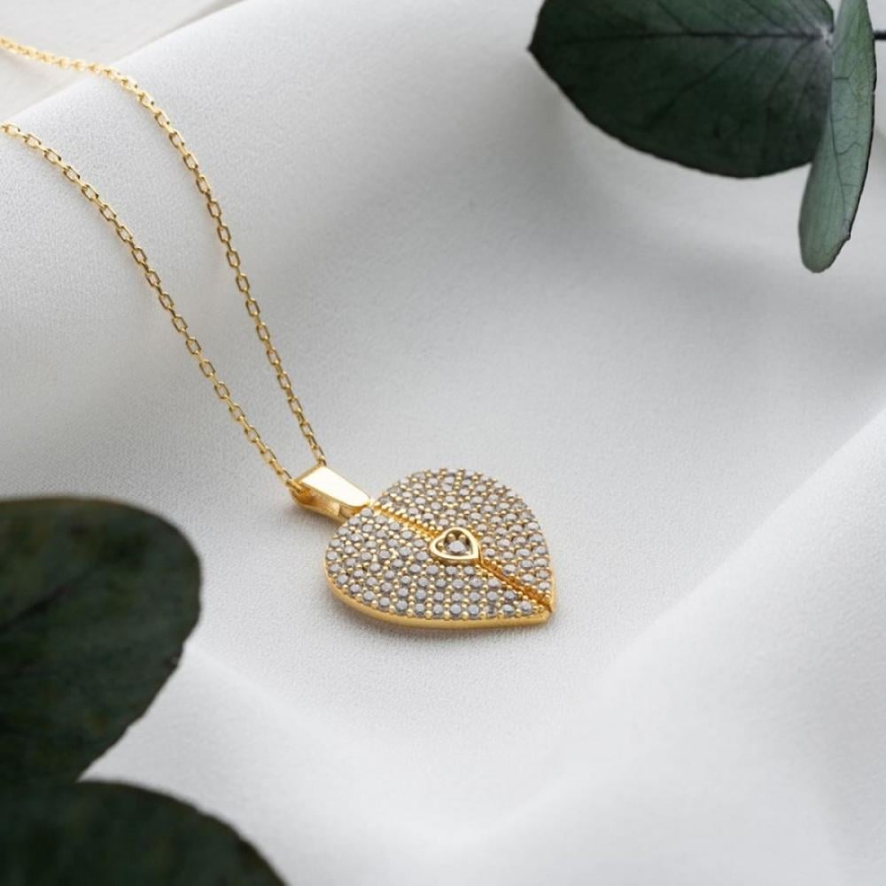 Elegant Gold Open Close Heart Necklace