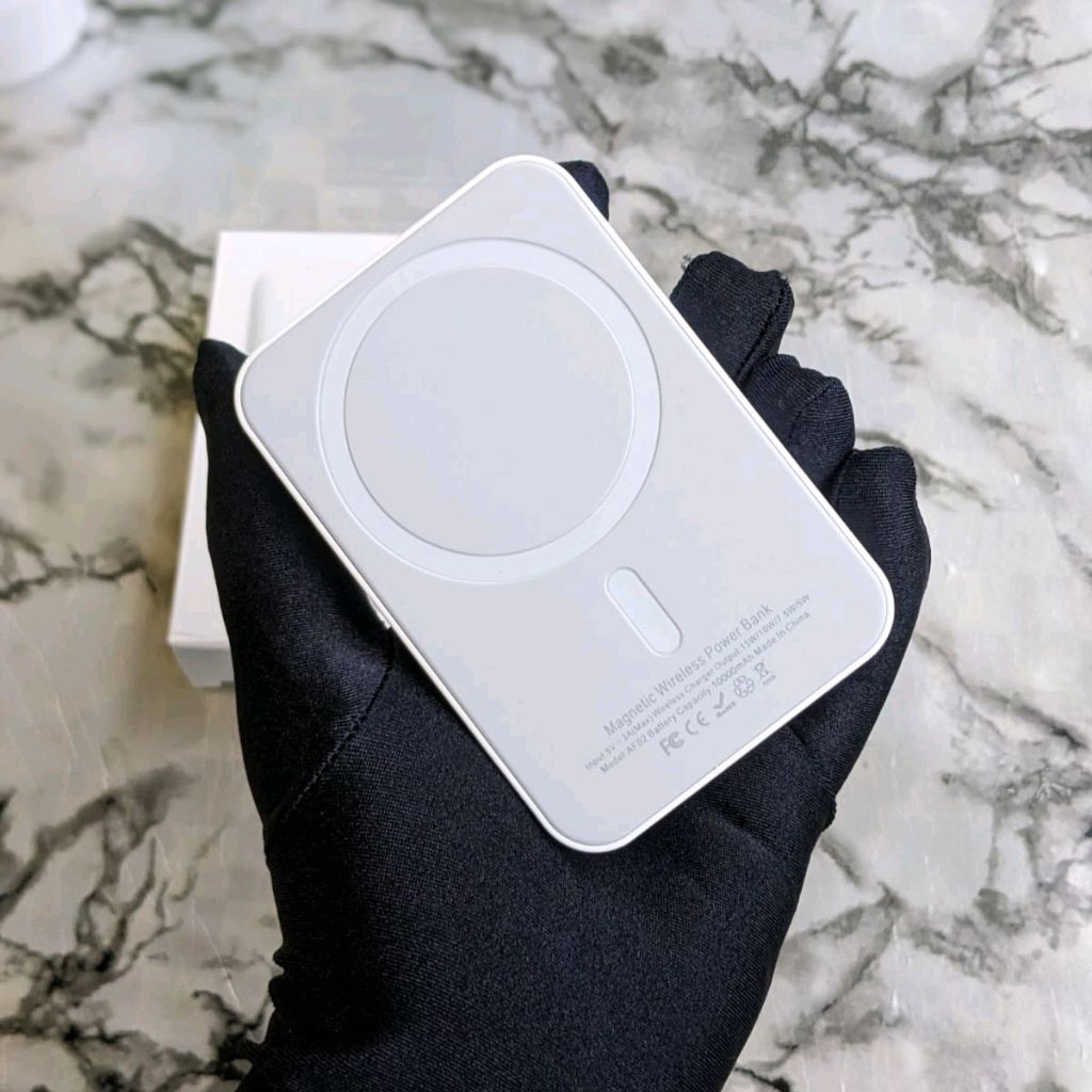 10000mAh MagSafe Wireless Power Bank – Fast Charge for iPhone | UAE
