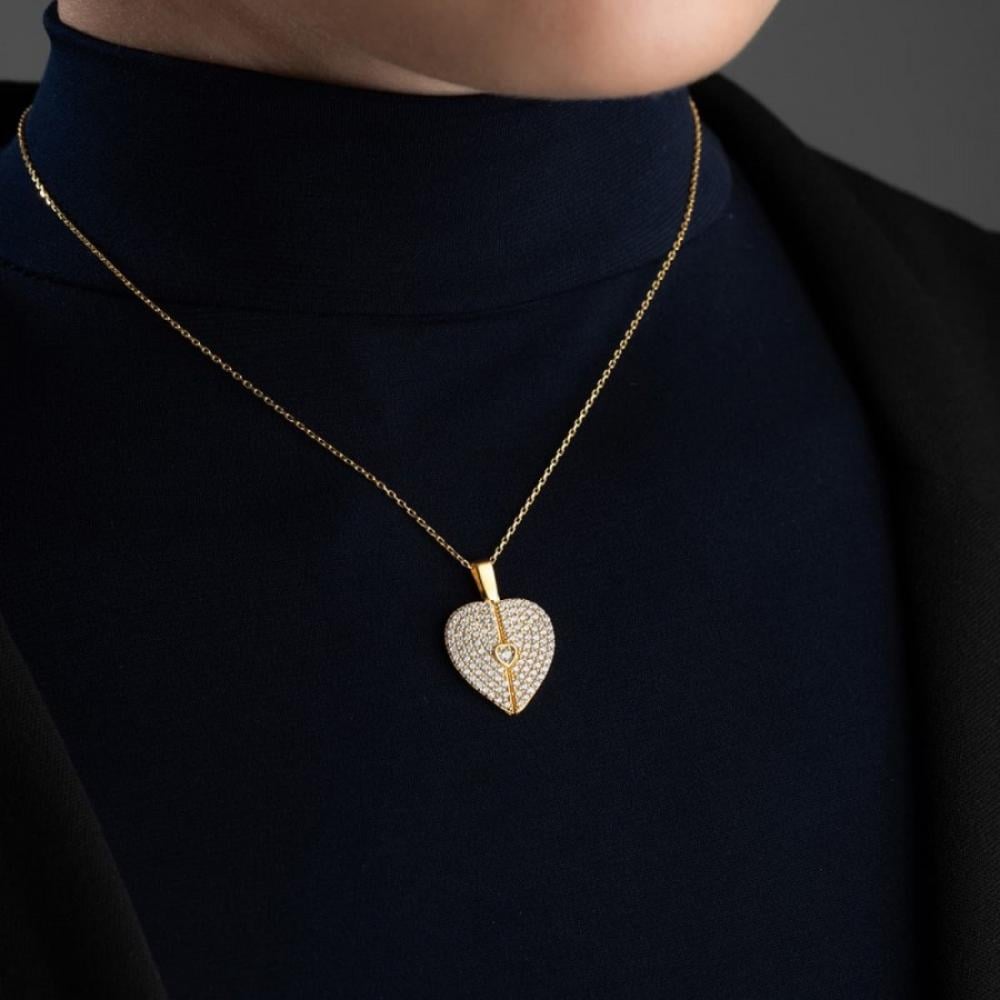 Elegant Gold Open Close Heart Necklace
