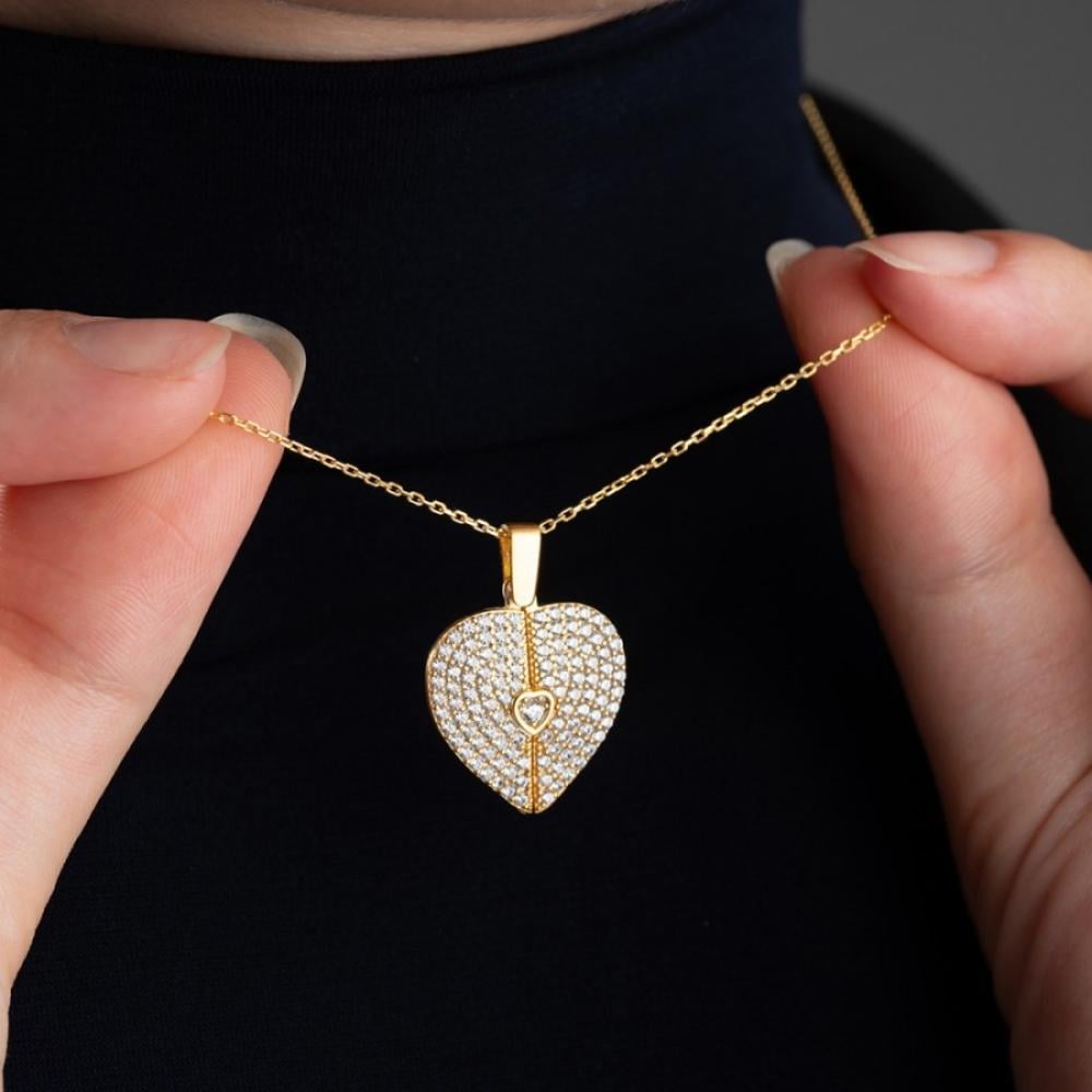 Elegant Gold Open Close Heart Necklace