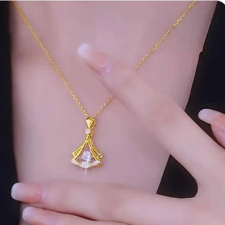 Gold Plated Fan Necklace for Women – Elegant Statement Pendant Jewelry